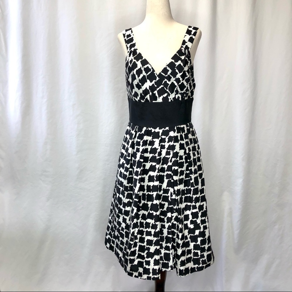 White House Black Market Silk Sleeveless V Neck Cocktail Dress A-Line Pockets